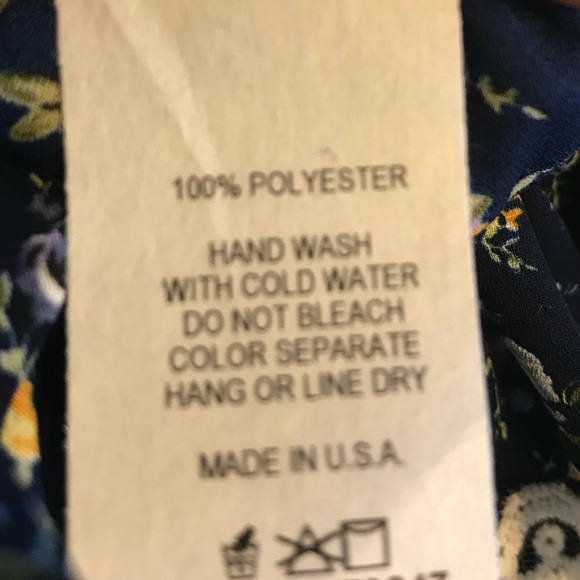 🆕🌸 Floral Laced & Embroidered Hem Top - Picture 8 of 8